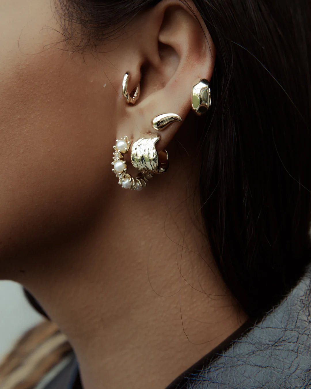 F&H STUDIOS - Oyster Shell Hoops