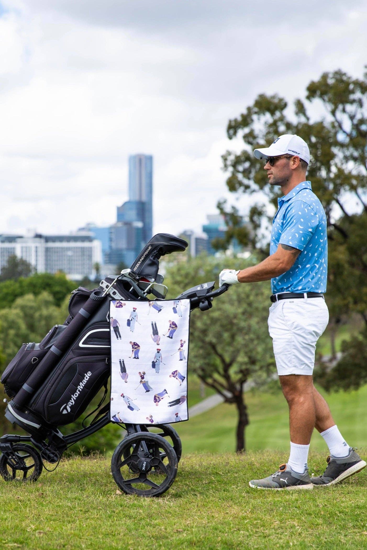 CHEEKY WINX - Happy Shooter Golf Towel