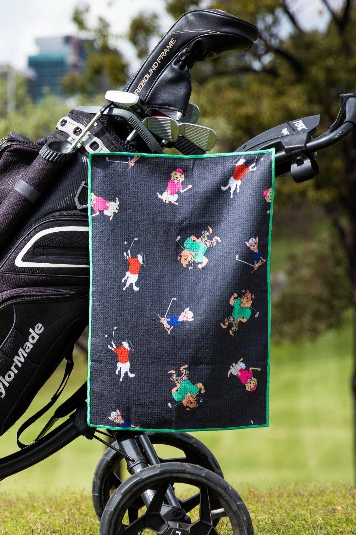 CHEEKY WINX - Dogs On The Green Golf Towel