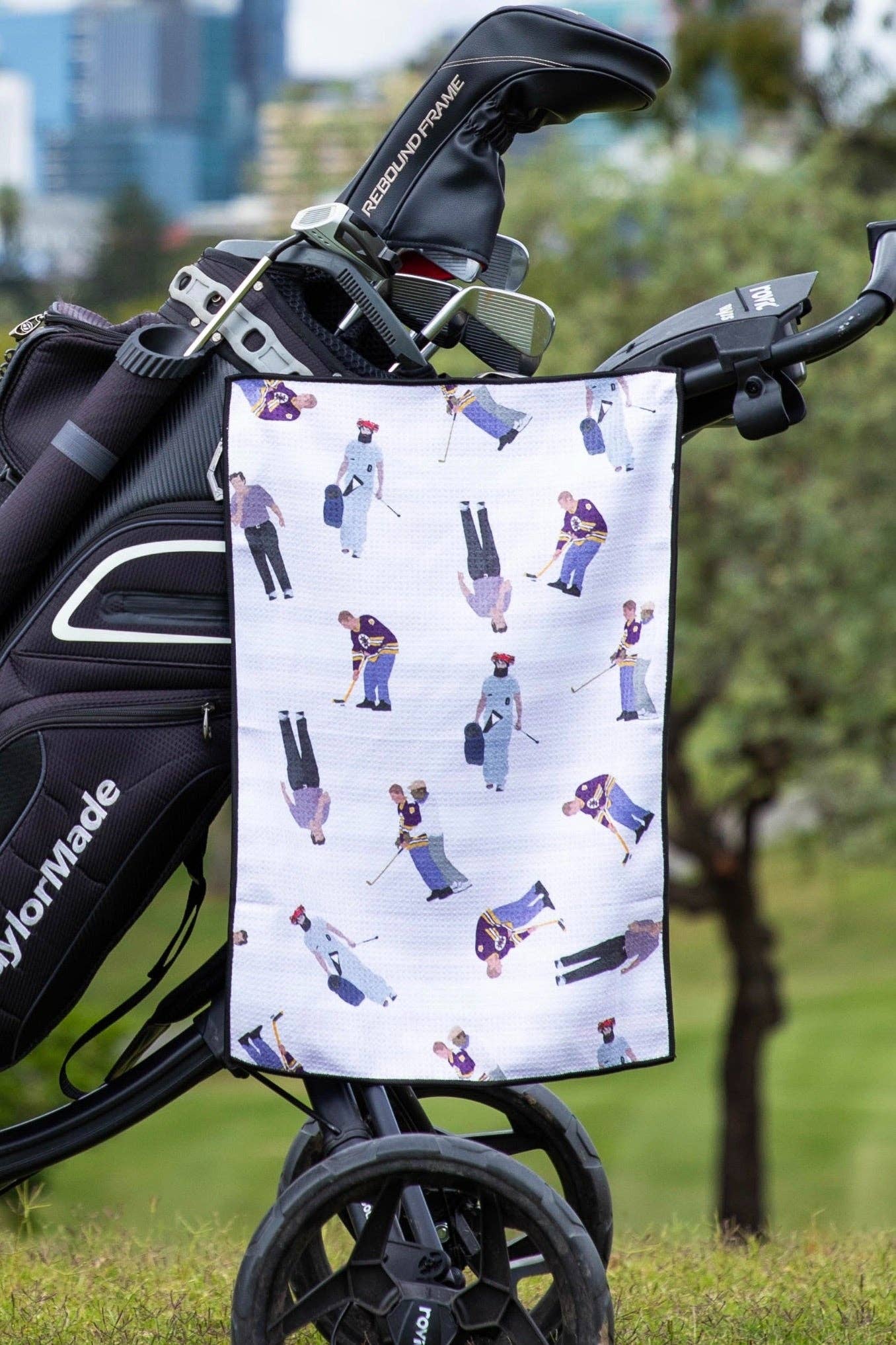 CHEEKY WINX - Happy Shooter Golf Towel